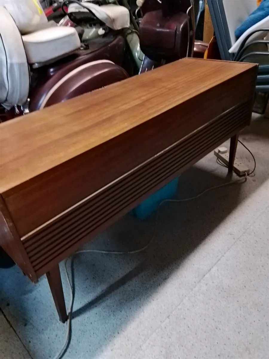 Vintage radio record player - Image 2