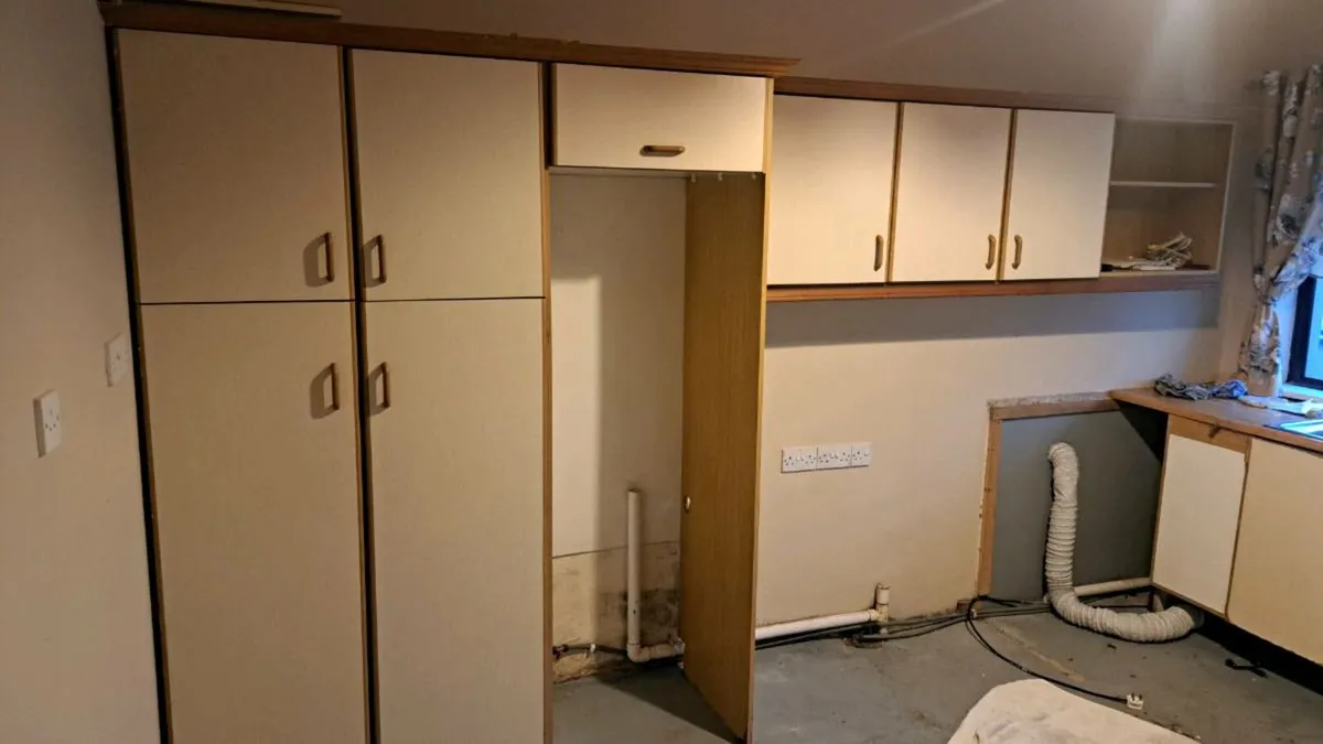 Free Storage units - Image 1