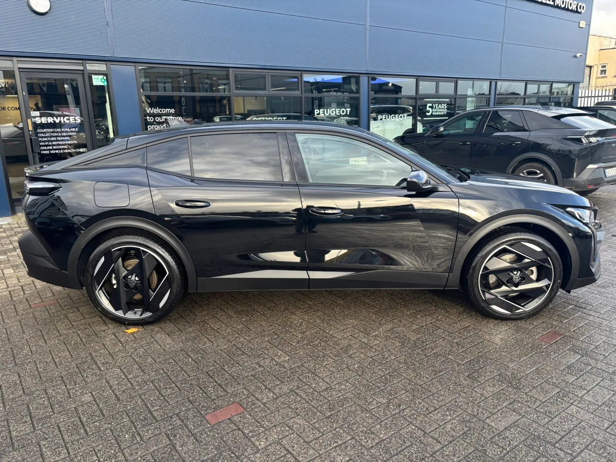 New Peugeot 408 Allure PHEV - Image 4