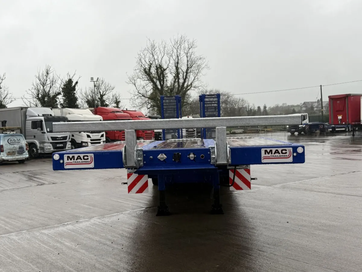 2026 MAC 3 AXLE LOWLOADER WITH LIFTING DECK - Image 2