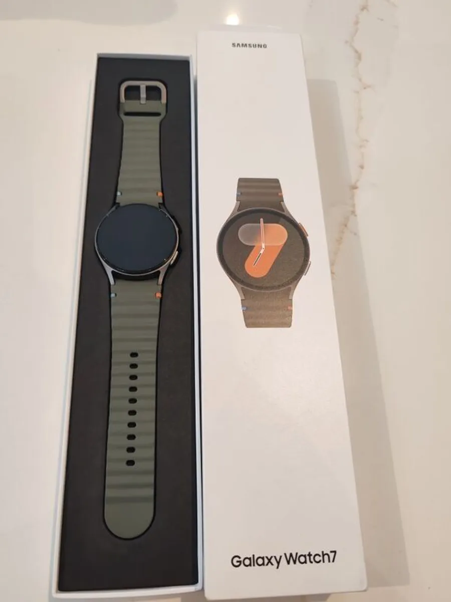 Samsung Galaxy watch 7 smartwatch - Image 1