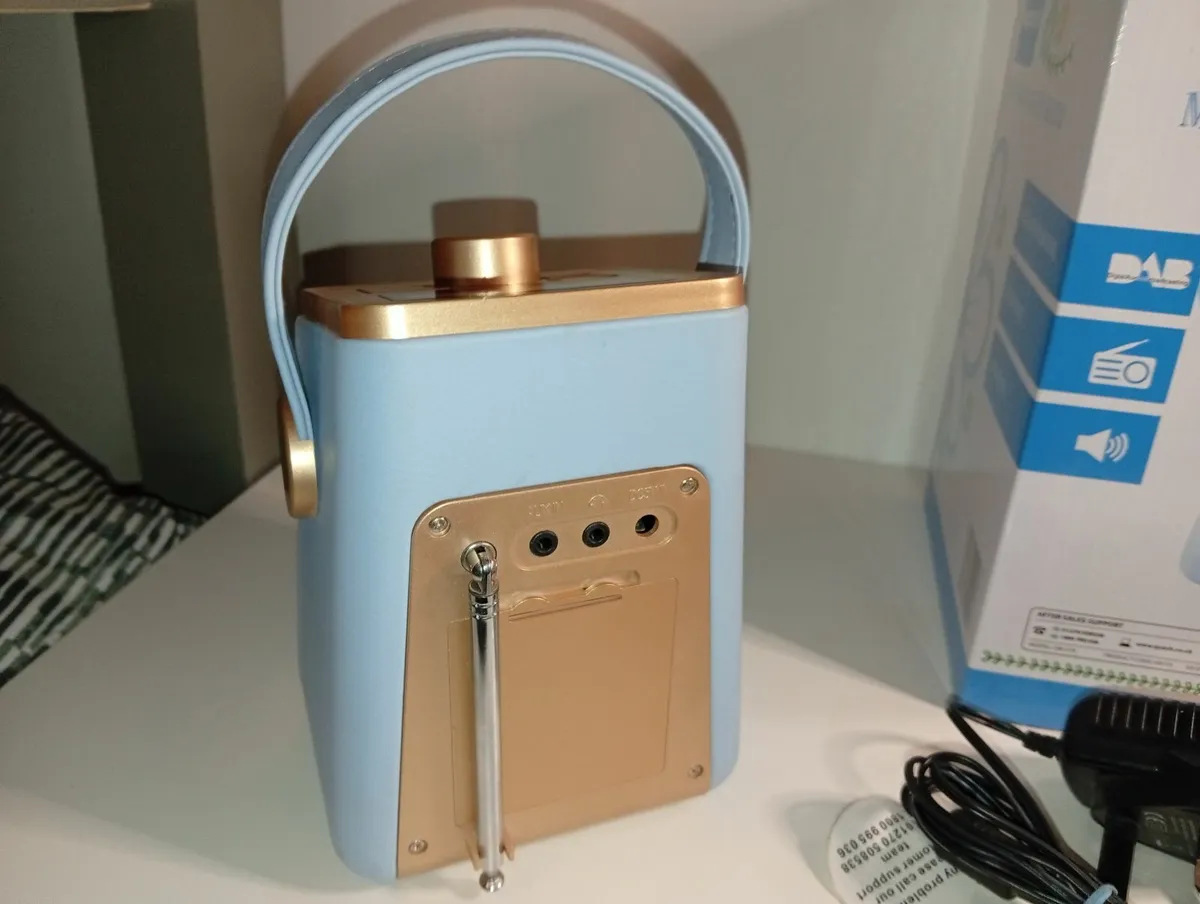 Maxtek Portable DAB & FM Radio Blue/ Gold +handle - Image 4