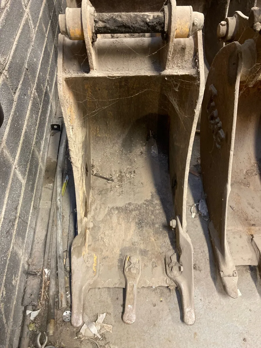 Selection of used JCB 3CX buckets for sale. - Image 3