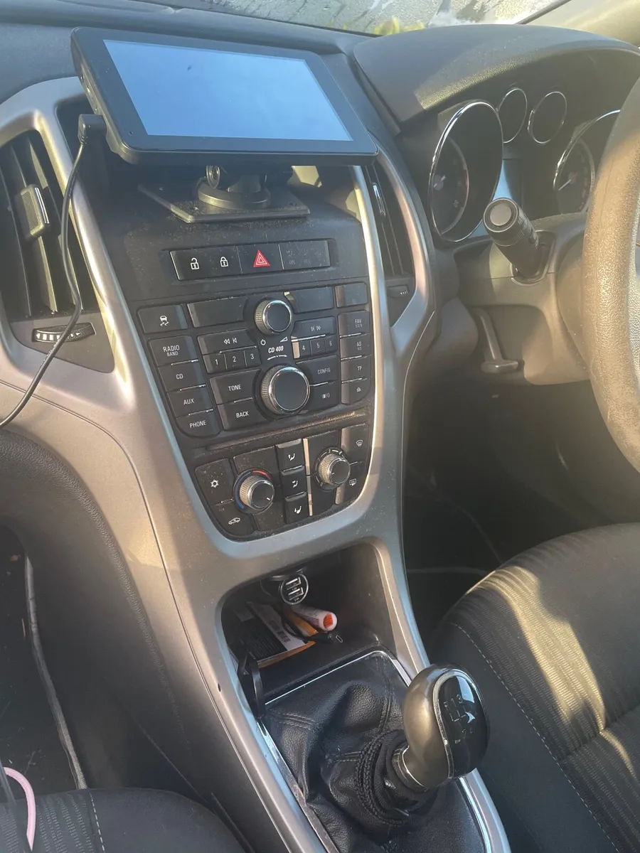 Opel Astra 2011 - Image 3