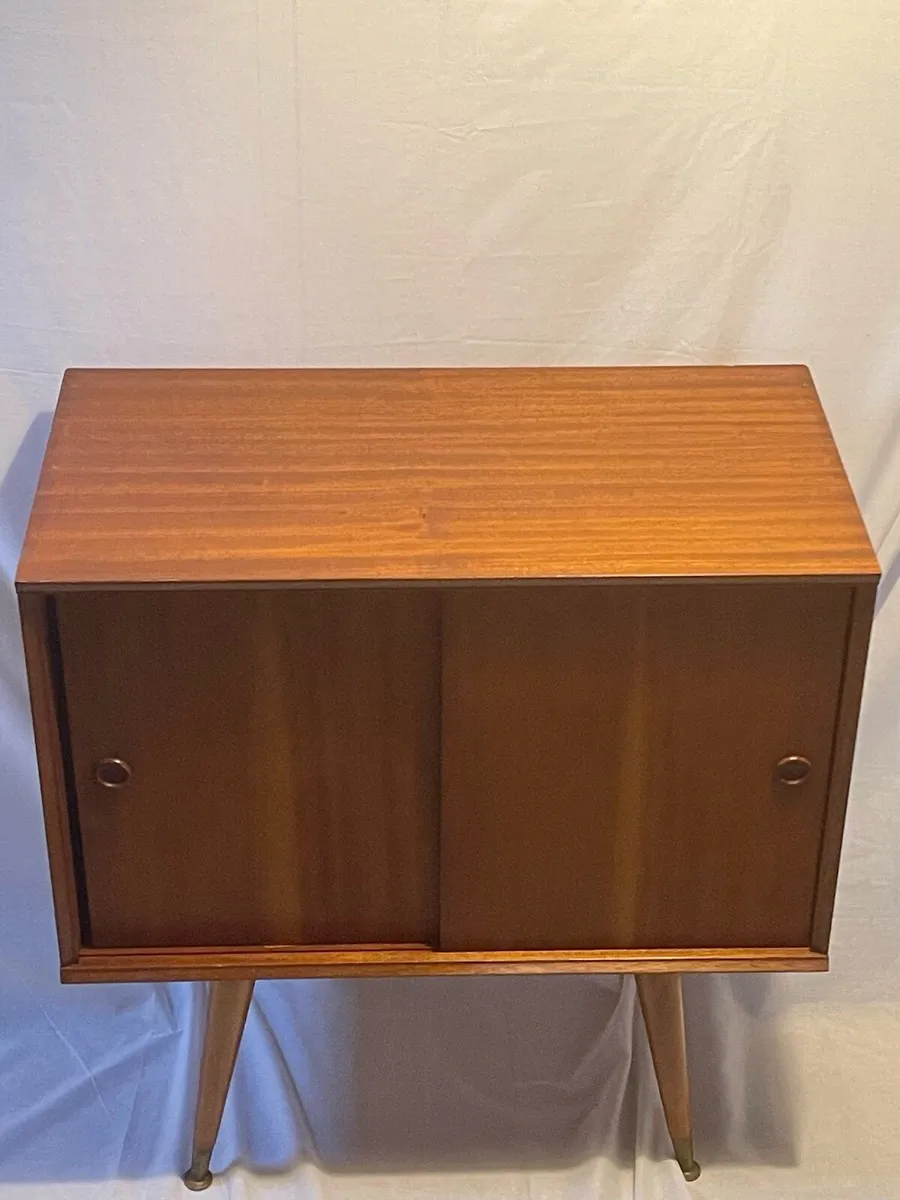 Mid century vinyl hut - Image 3