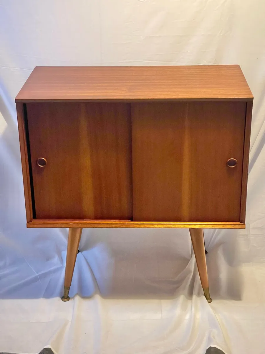 Mid century vinyl hut - Image 4