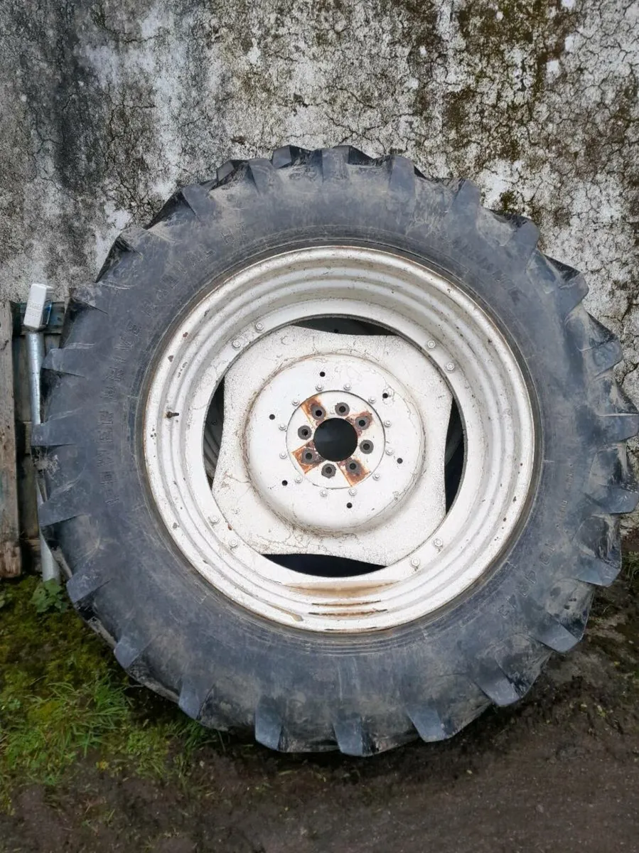 Tractor wheels tyres - Image 1