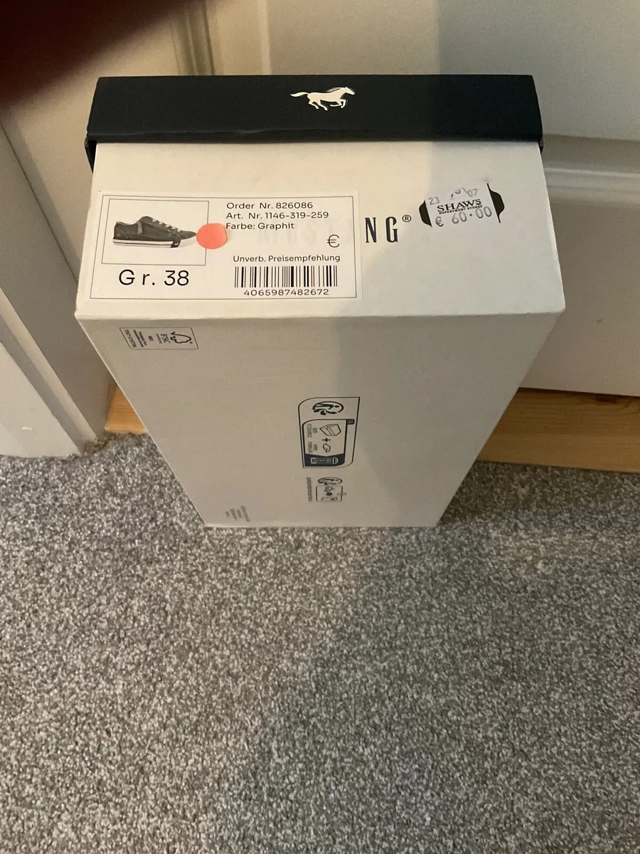 Mustang trainers, size 5, brand new - Image 3