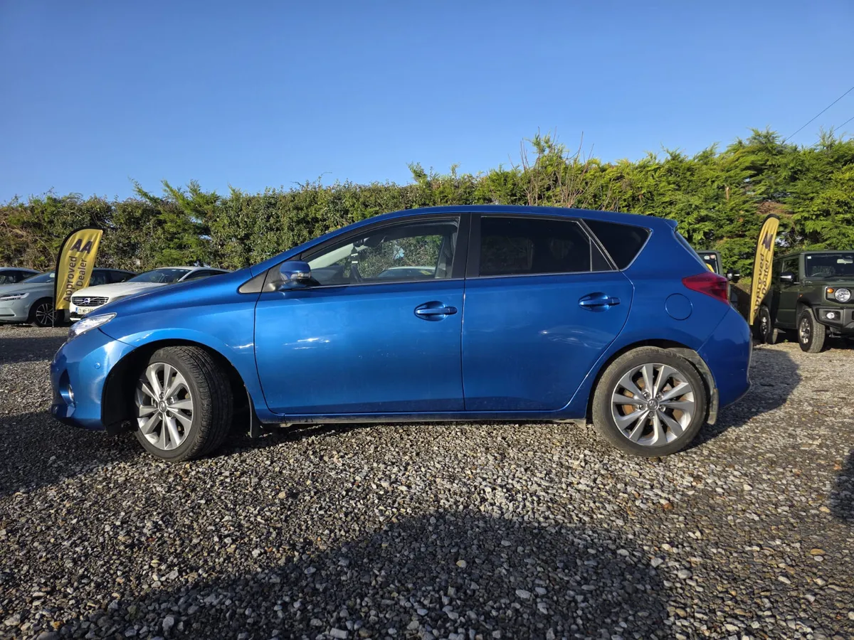 2013 Toyota Auris – 1.8 Hybrid Automatic – Blue - Image 2