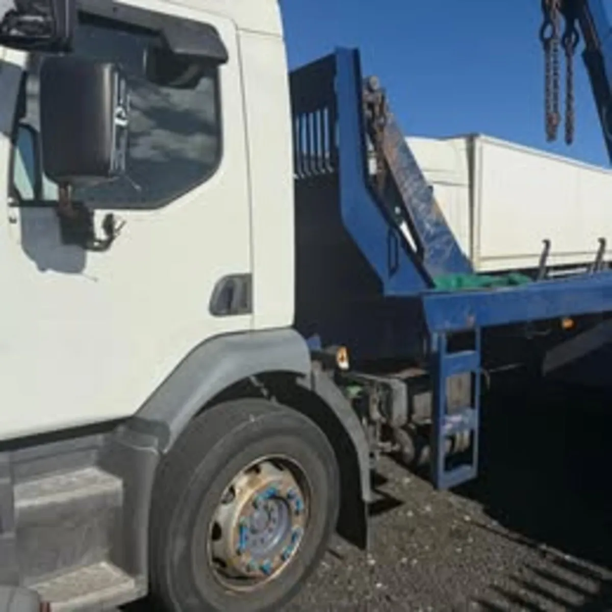 2010 Volvo FLH 240 4x2 With Skip Lifting equipment - Image 2
