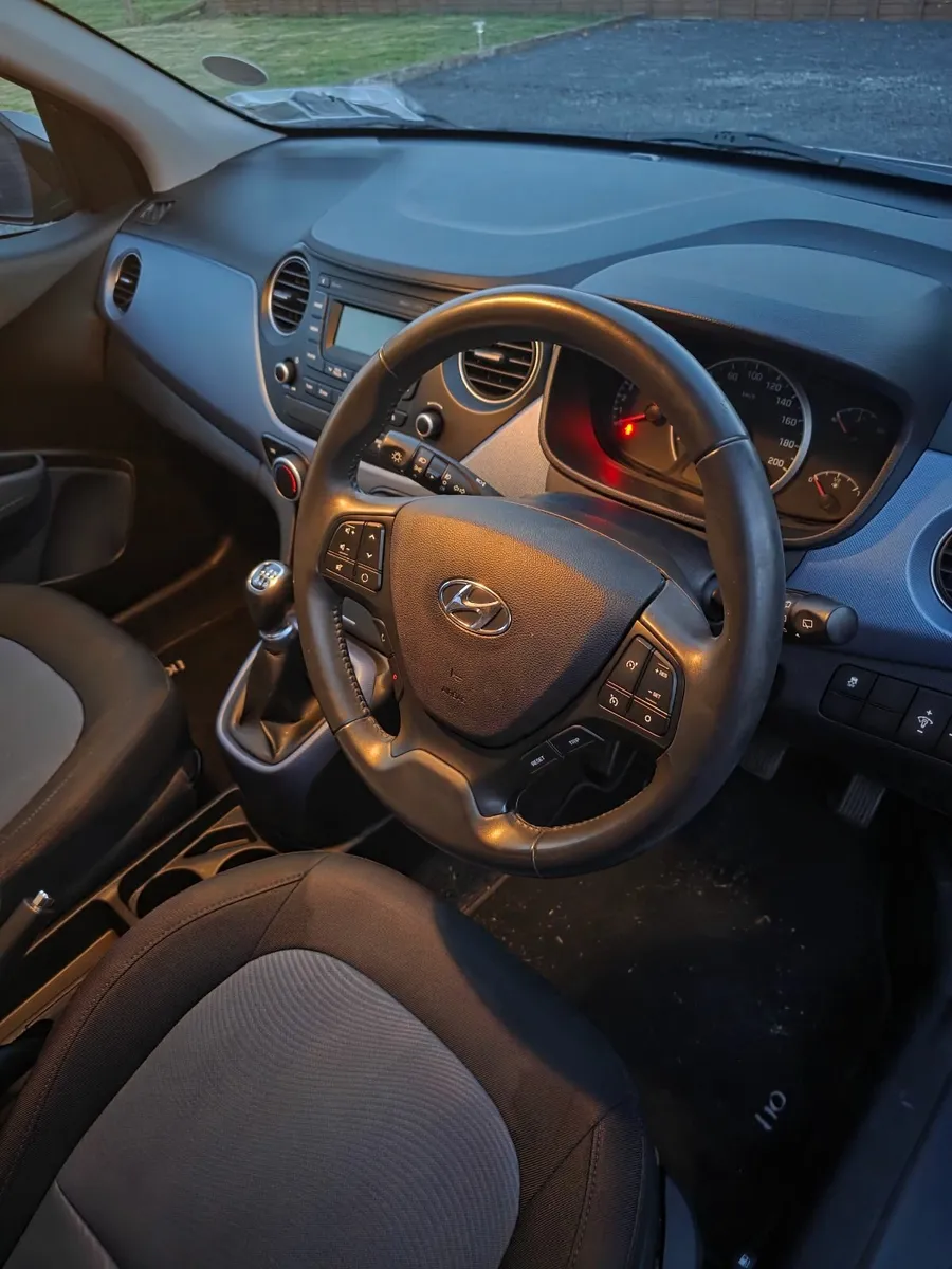 Hyundai i10 2019 Deluxe - Image 4