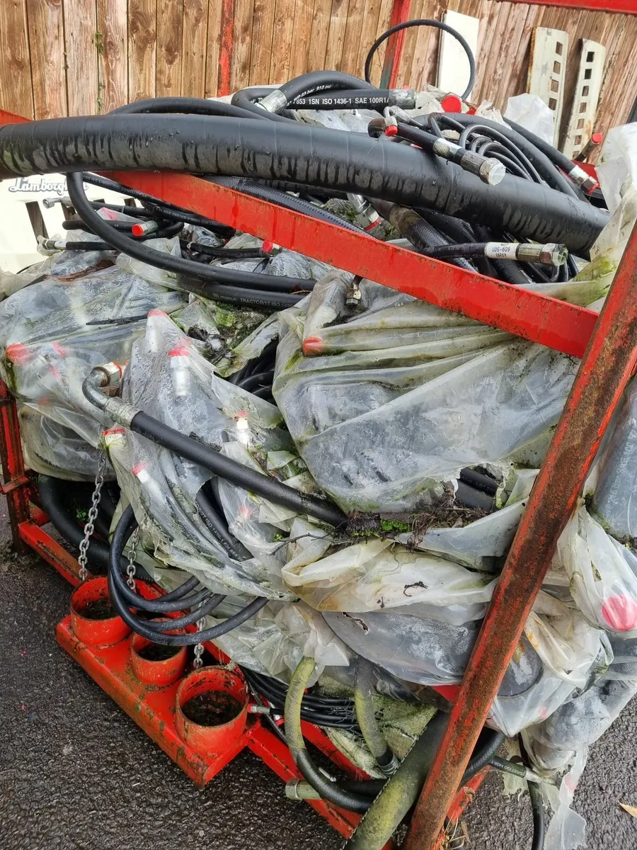 Full stillage of hydralic pipes - Image 1