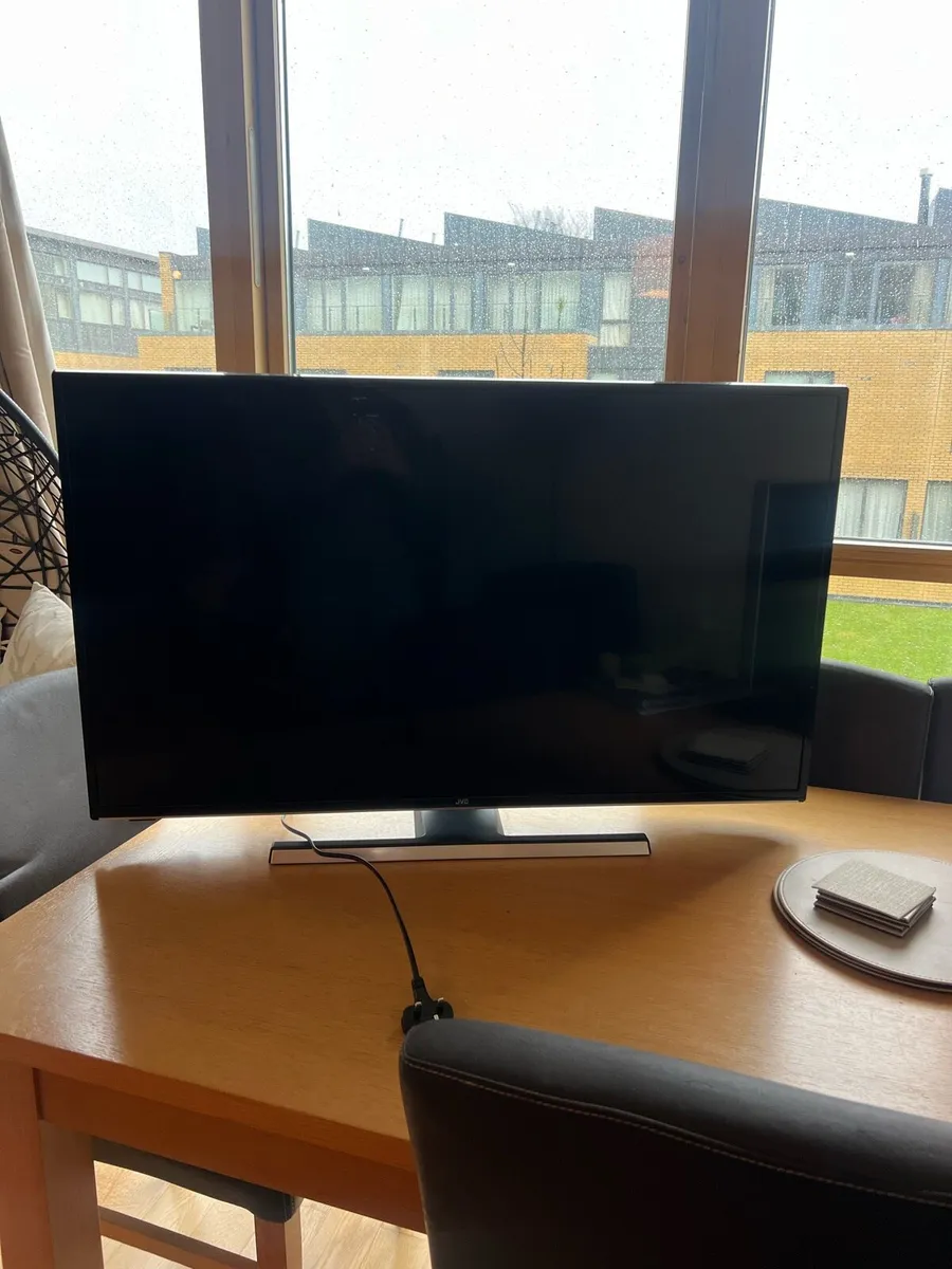 JVC 49" Smart 4K TV - Image 3