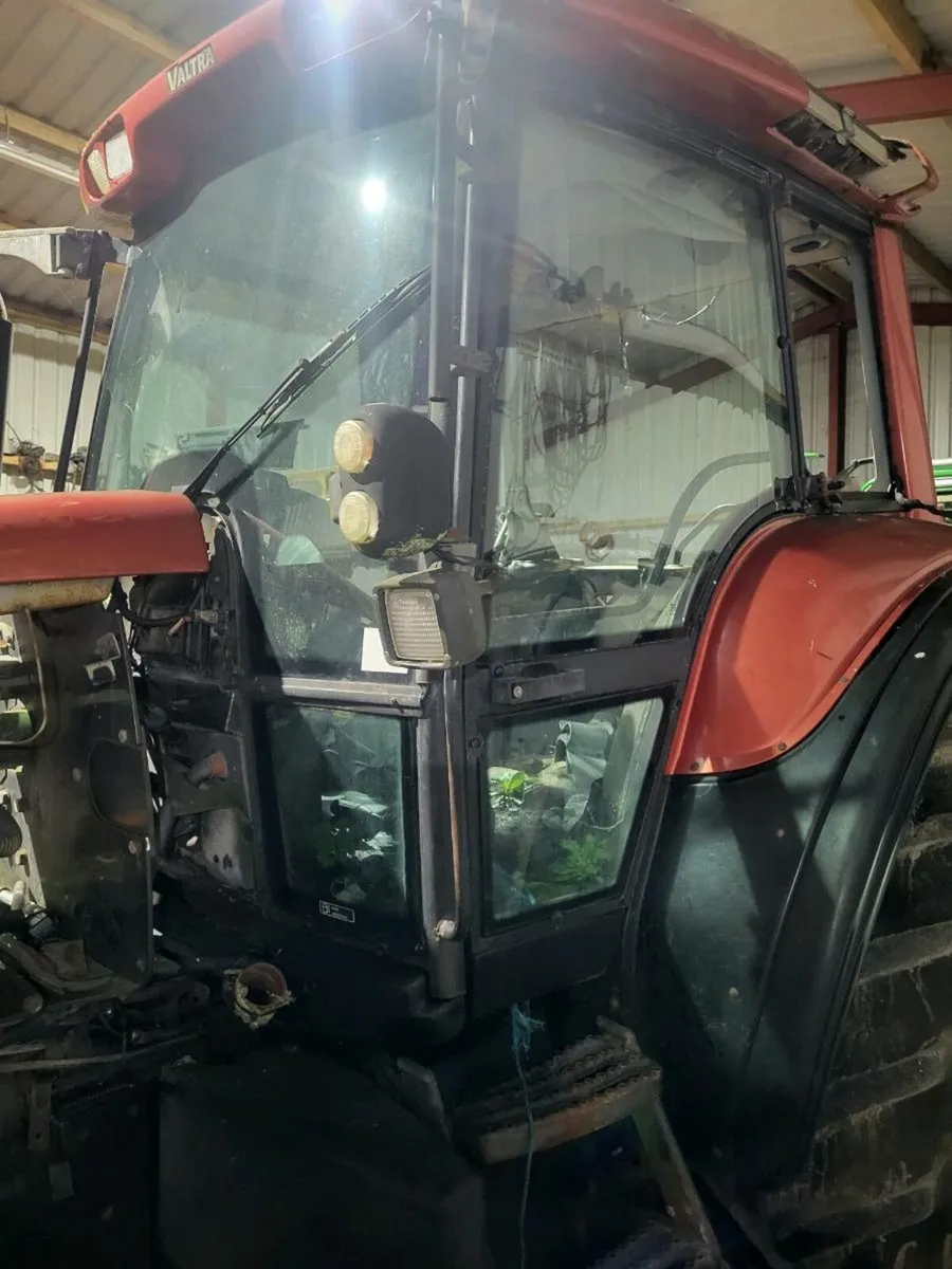 Valtra  t series cab - Image 2