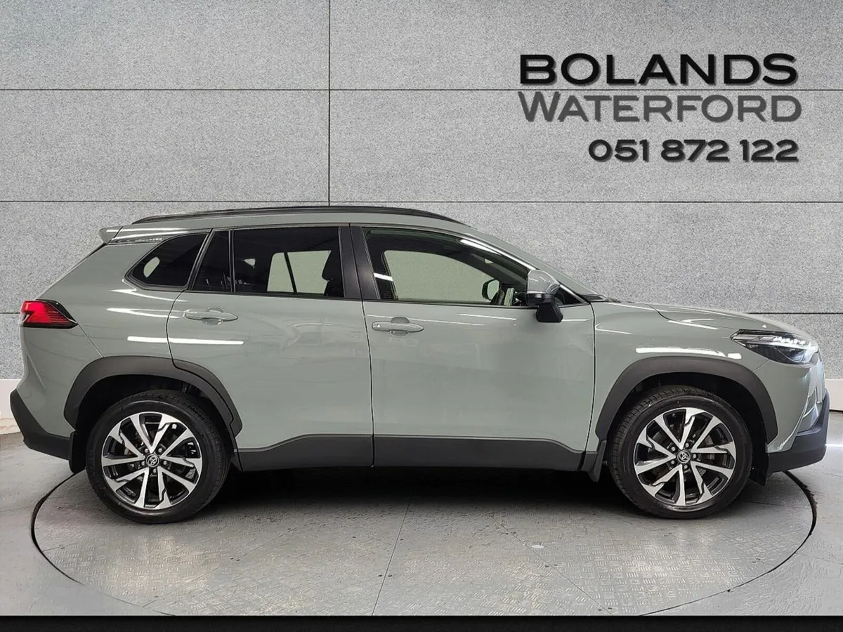 Toyota Corolla 1.8 Hybrid Luna Hatchback - Image 3