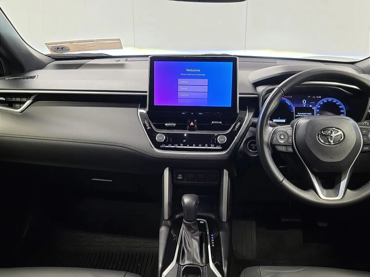 Toyota Corolla 1.8 Hybrid Luna Hatchback - Image 4