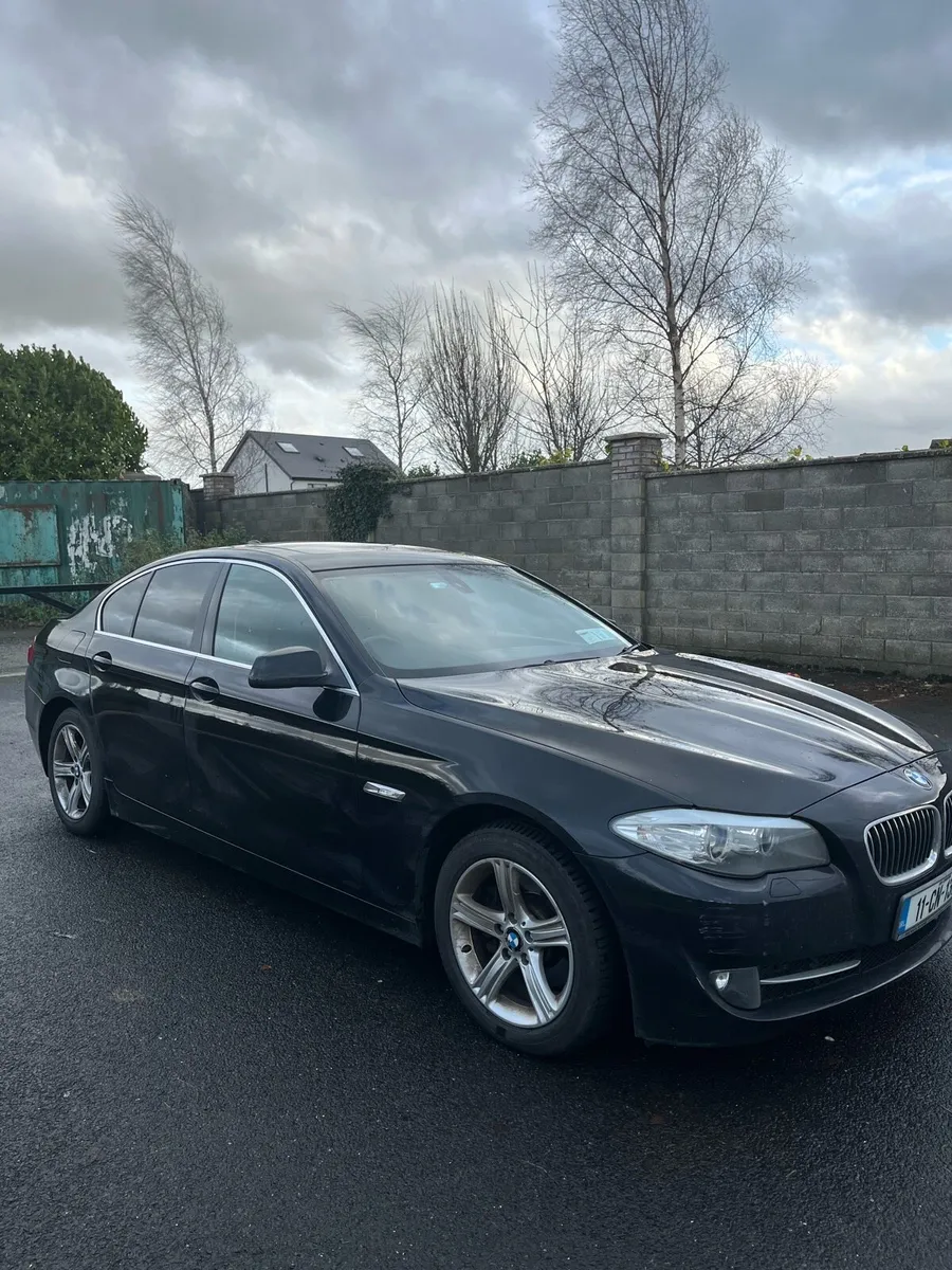 BMW 5-Series 2011 - Image 1