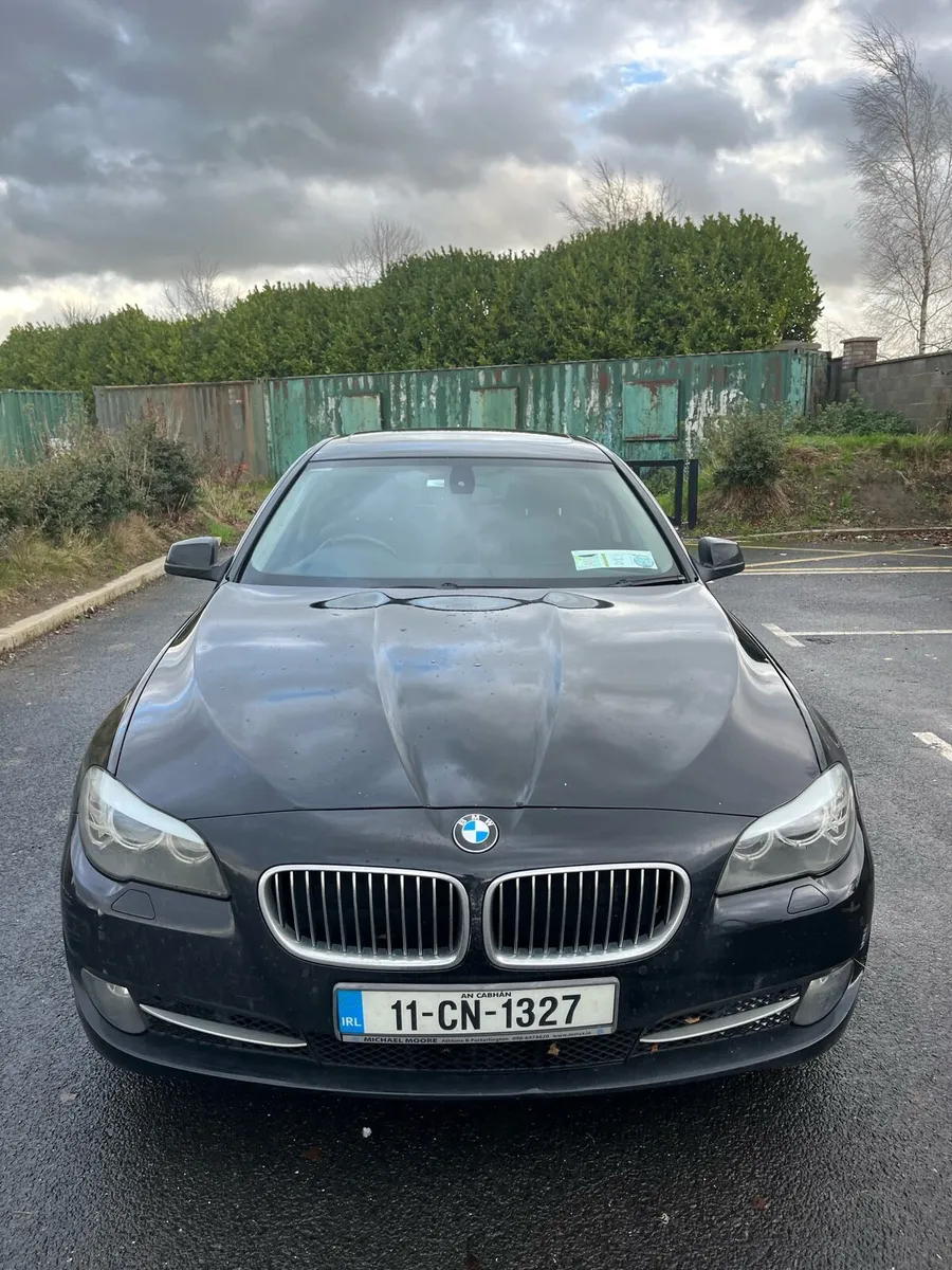 BMW 5-Series 2011 - Image 2