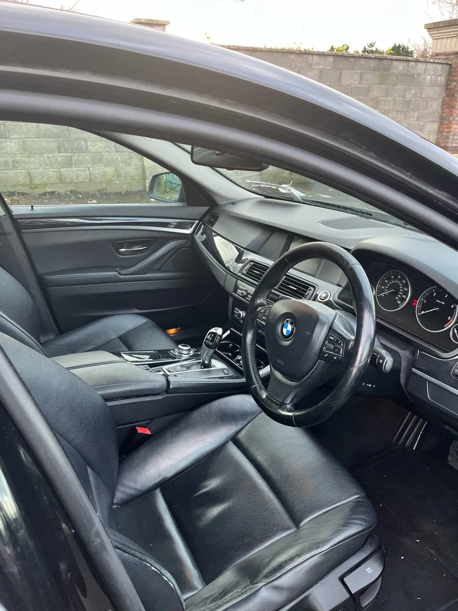 BMW 5-Series 2011 - Image 4