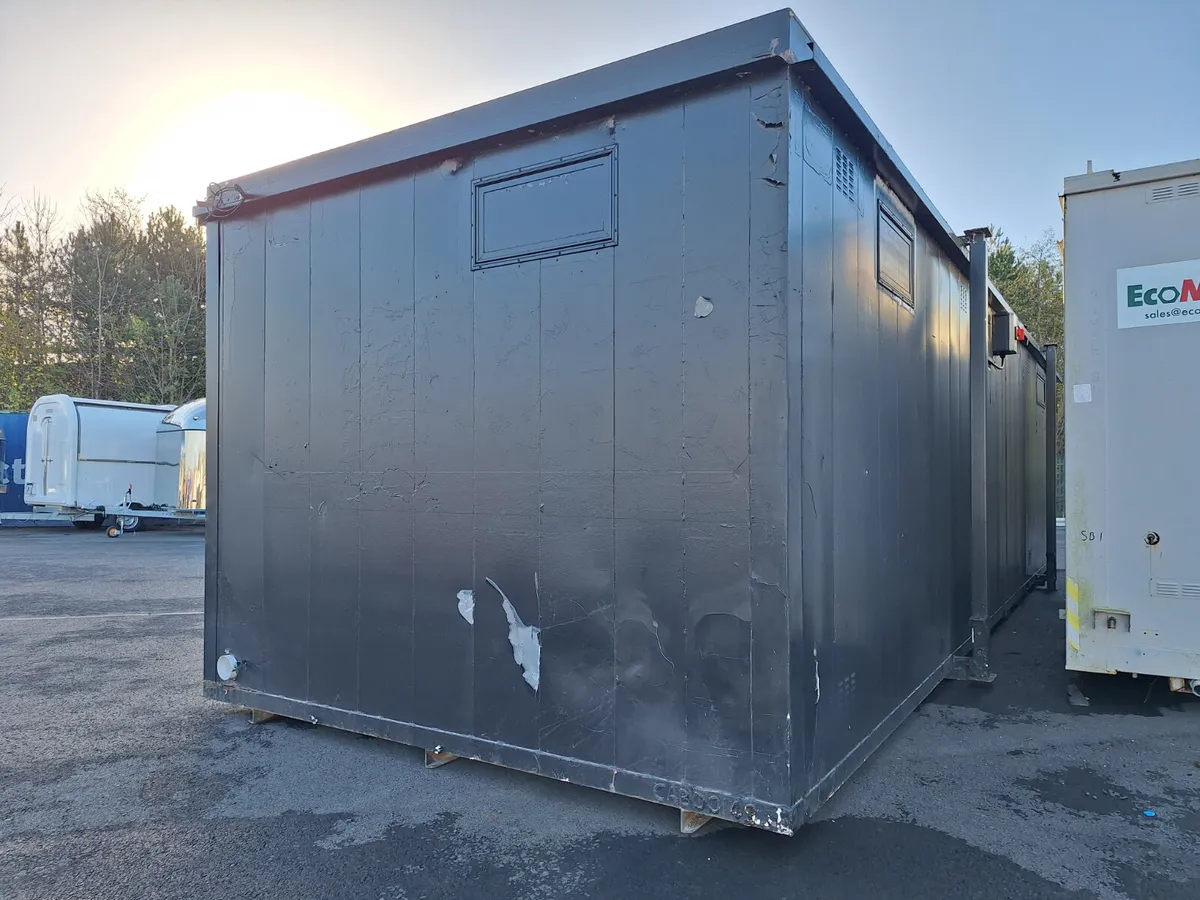 Approx: 30 x 9 Toilet Block Container For Auction - Image 4