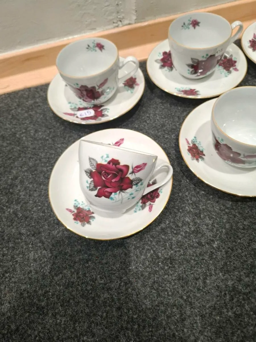 6 red china cups and saucers postage possible - Image 1