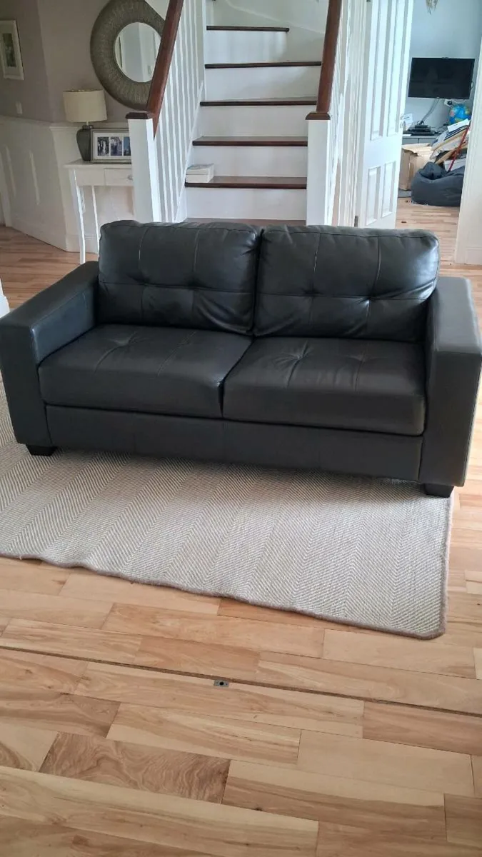 2 seater couch - Image 1
