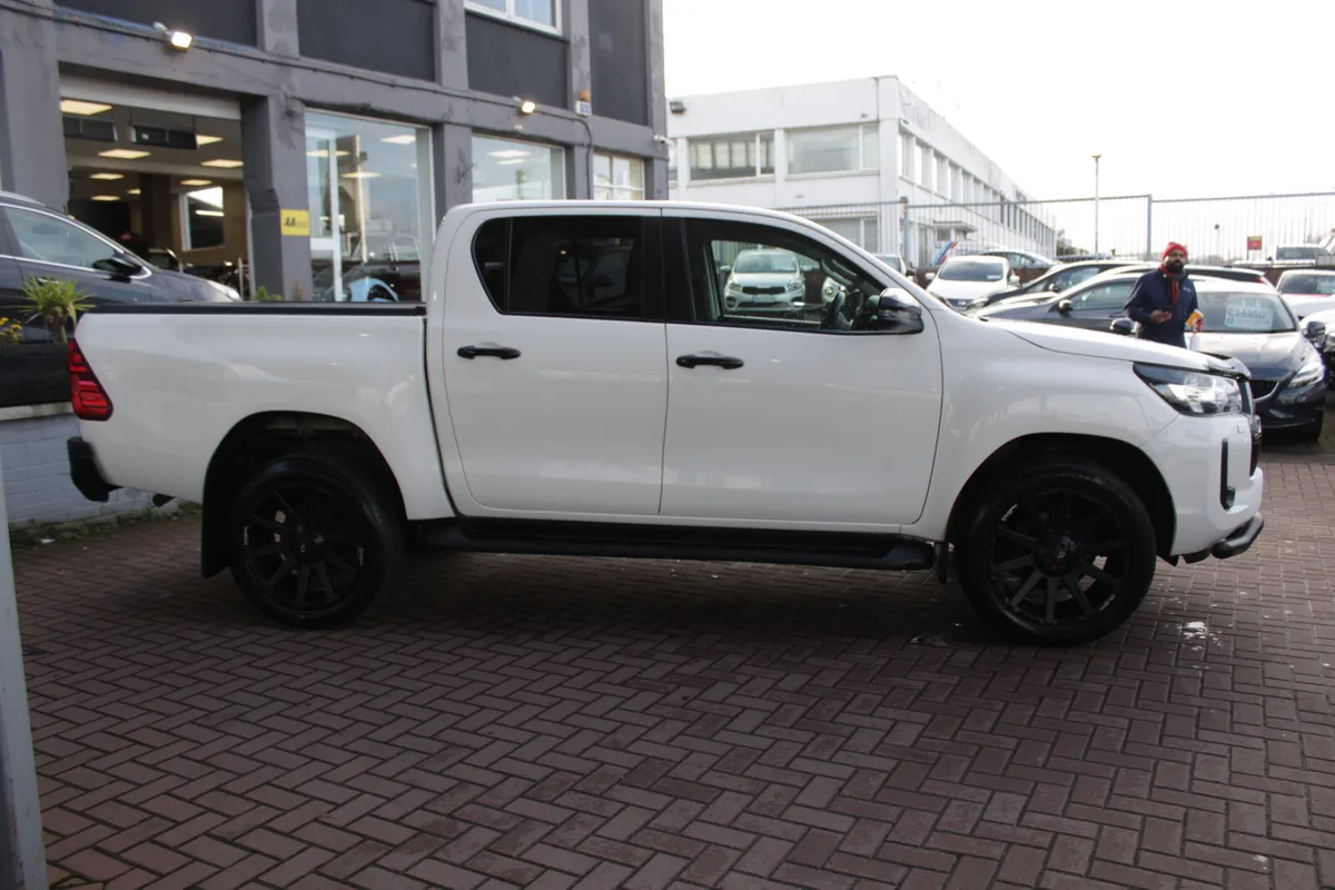 TOYOTA HILUX 2.4D4D ICON SPORT EDITION AUTO - Image 3