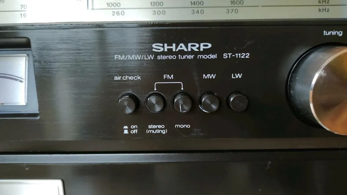 Sharp Vintage Amplifier and Tuner - Image 4