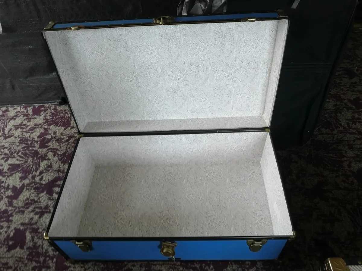 Trunks or chests - Image 3