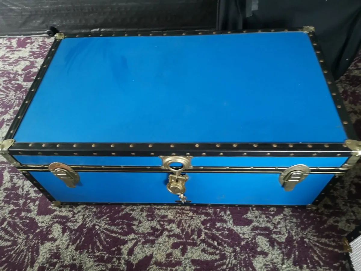 Trunks or chests - Image 4