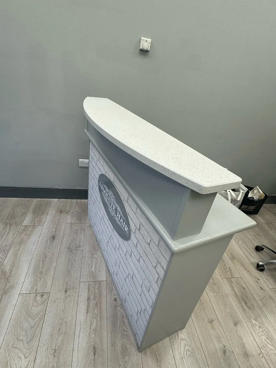 Salon furniture / Reception Desk - Image 2