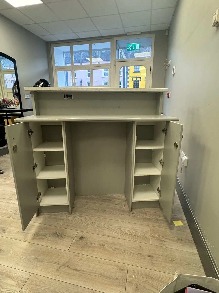 Salon furniture / Reception Desk - Image 3