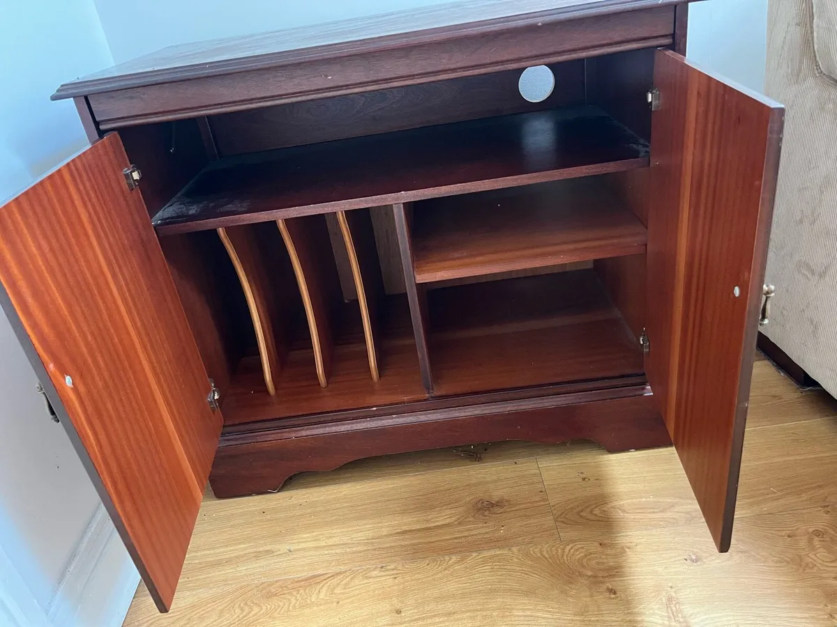 Record cabinet - Image 1