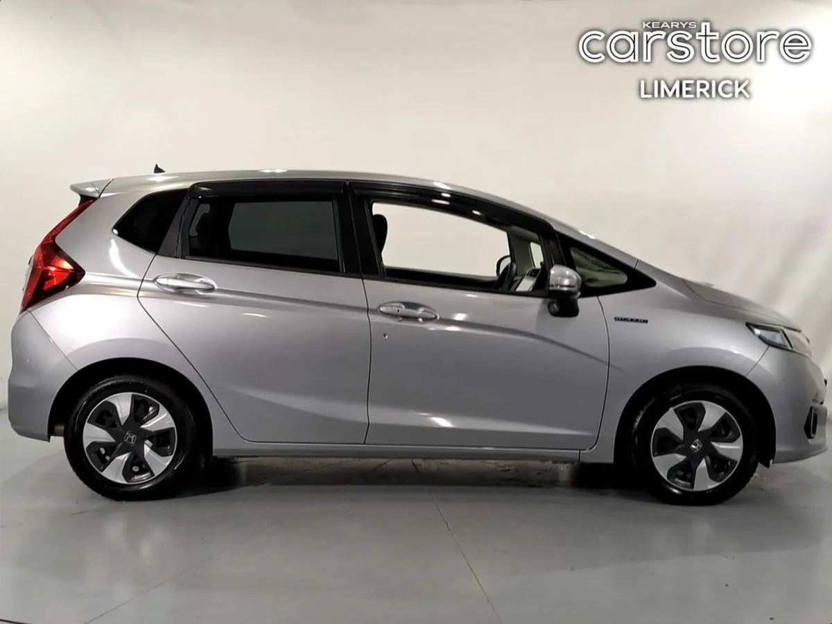 Honda Fit 1.5 HYBRID AUTO - Image 2