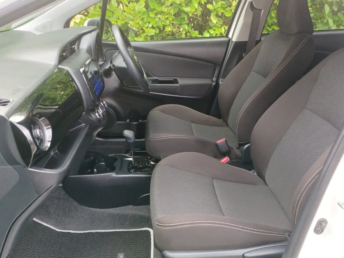 Immaculate Toyota Yaris 1.3 petrol automatic, 2019 - Image 3