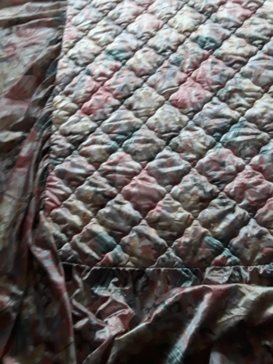 Two lovely matching vintage single bedspread - Image 2