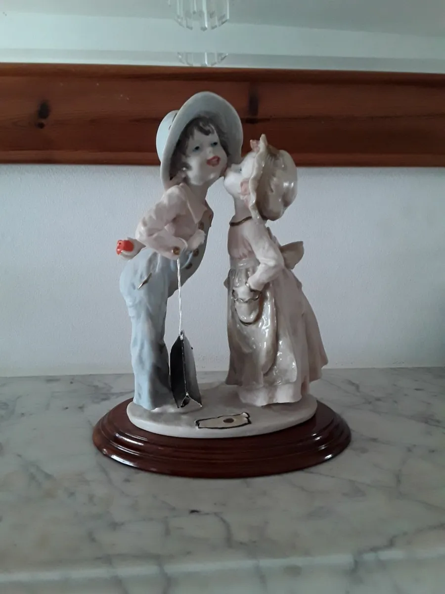 Beautiful collectible porcelain ornament - Image 1