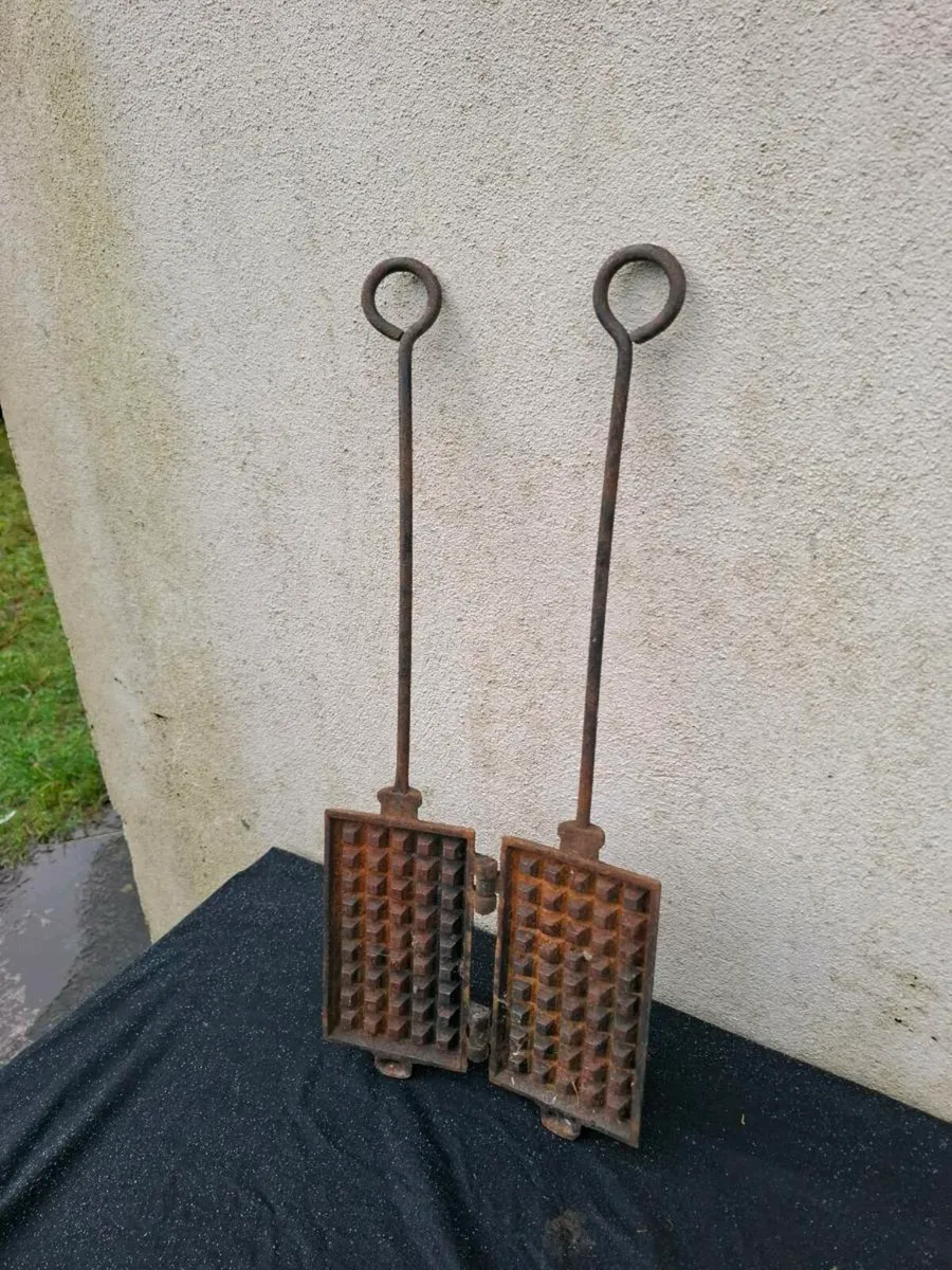 Cast iron waffles maker postage possible - Image 1
