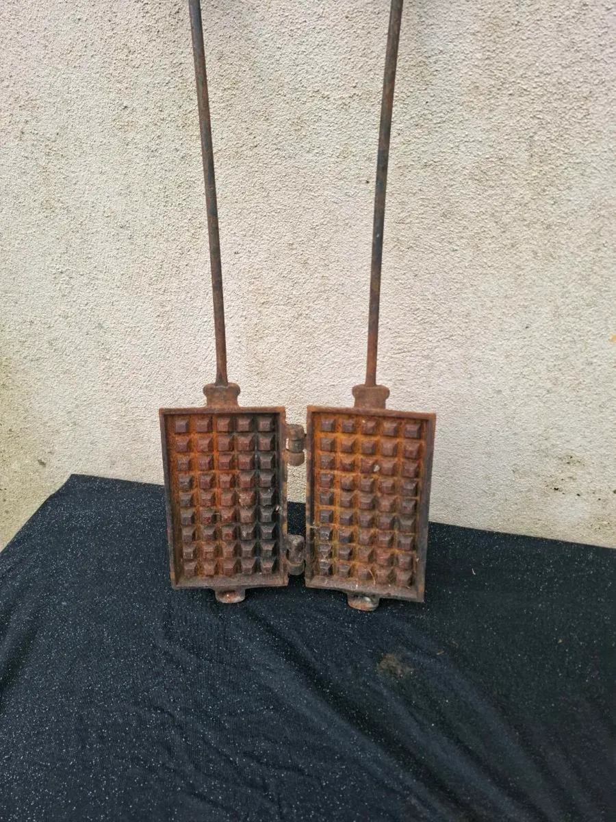 Cast iron waffles maker postage possible - Image 2
