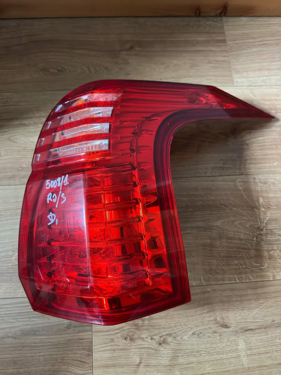 Peugeot 5008 mk1 2009-2013 right rear light - Image 2