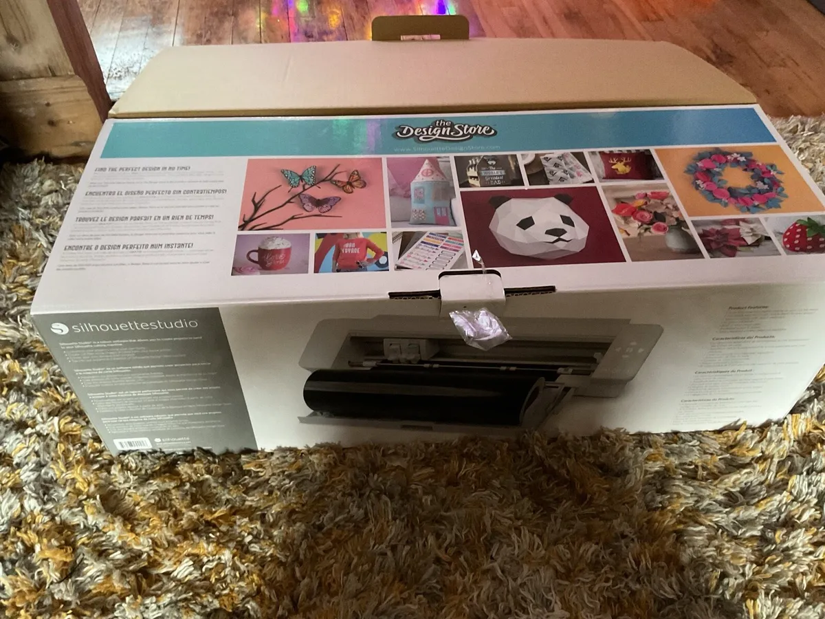 Silhouette cameo plus with laptop - Image 2