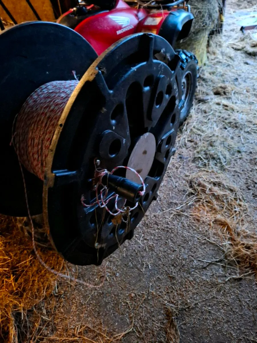 QUAD ELEC FENCE REALER - Image 3