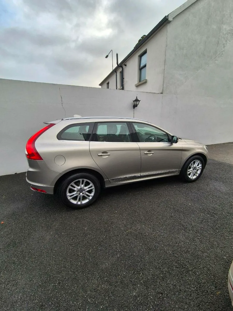 VOLVO XC60 Automatic - Image 2