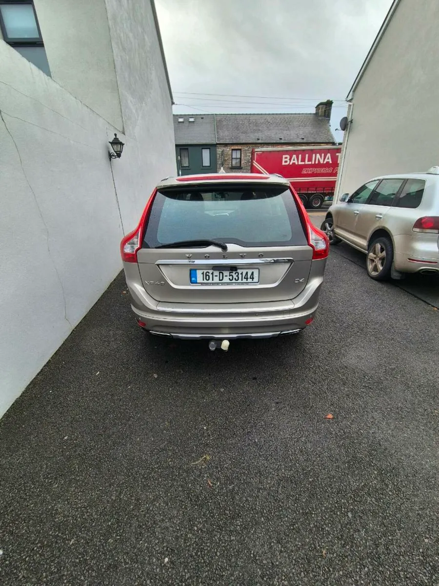 VOLVO XC60 Automatic - Image 4