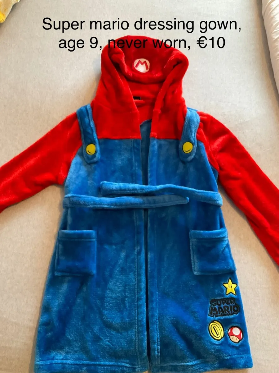 Super Mario dressing gown, age 8 to 9