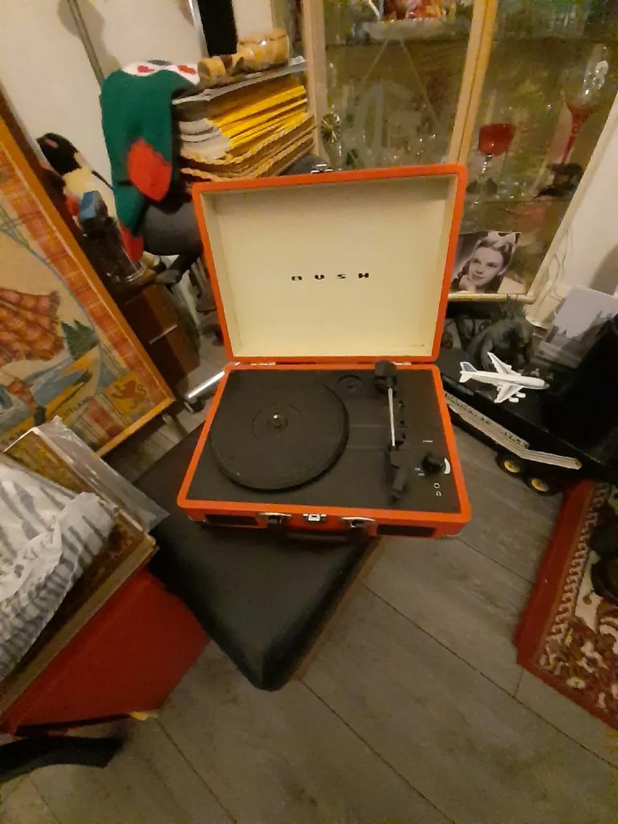 Record Player - Image 4