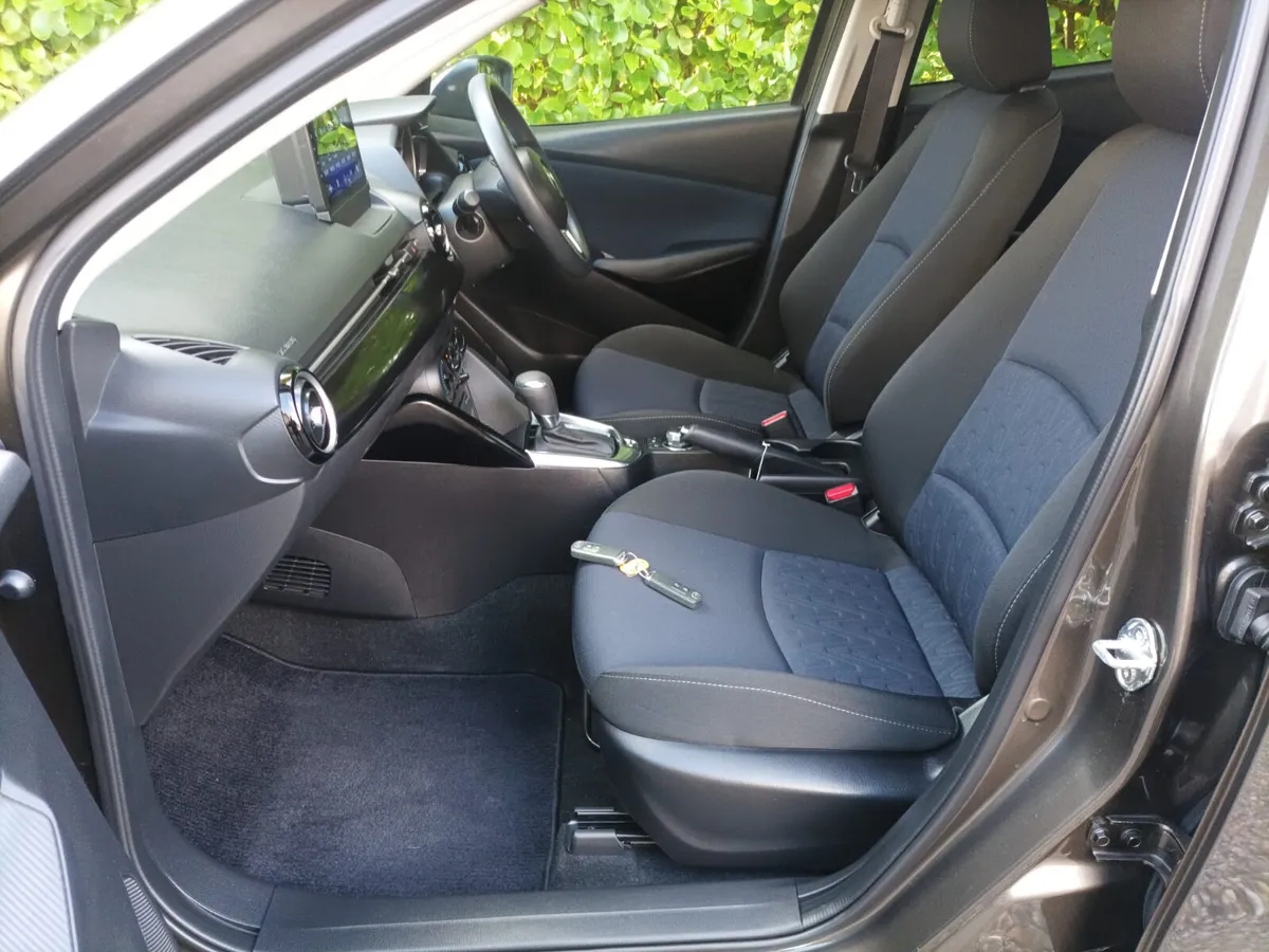 Low Mileage Spotless Mazda 2 1.3 Automatic, 2015 - Image 4