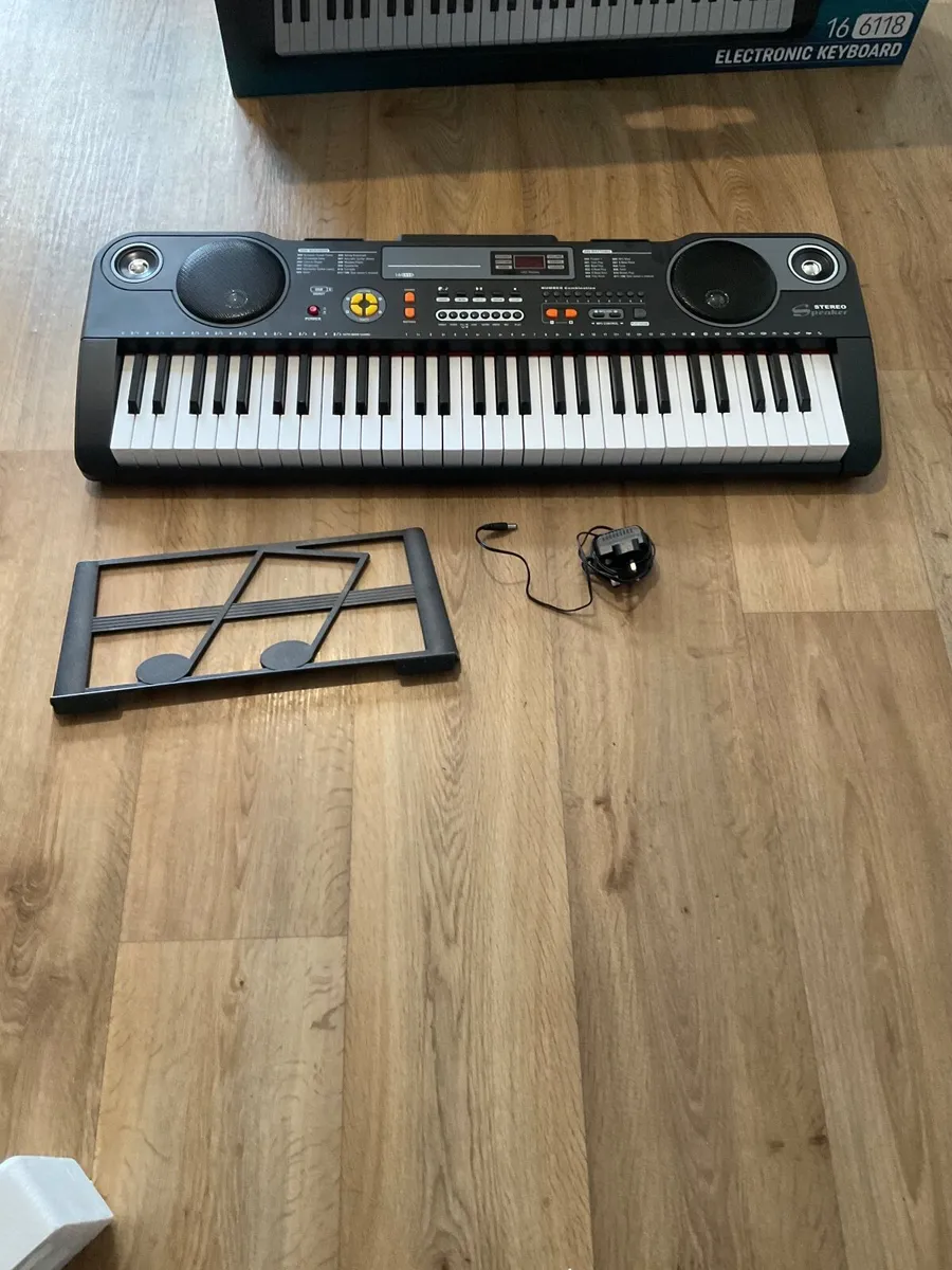 Electronic keyboard, rarely used - Image 2