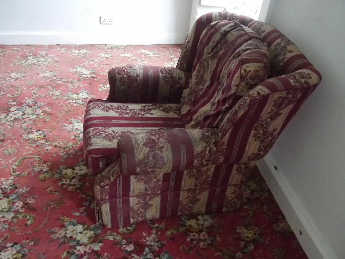 2 wing backed chairs - Image 2