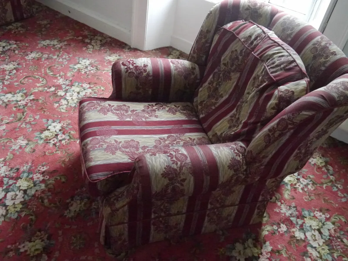 2 wing backed chairs - Image 4